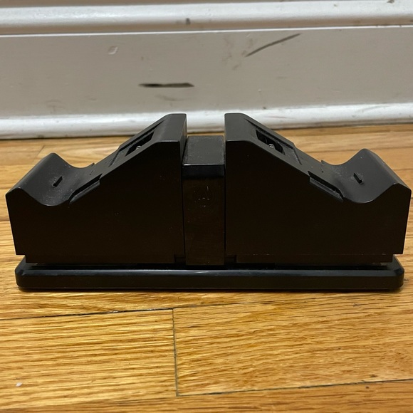 Xbox Controller rechargeable Battery Station - Picture 2 of 4